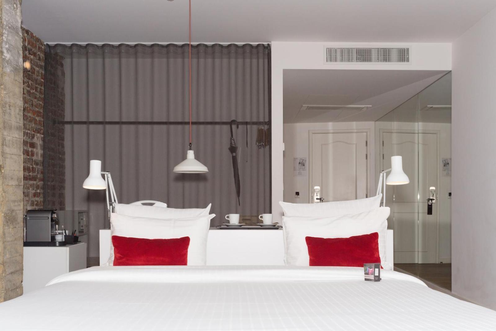 9hotel Hotel